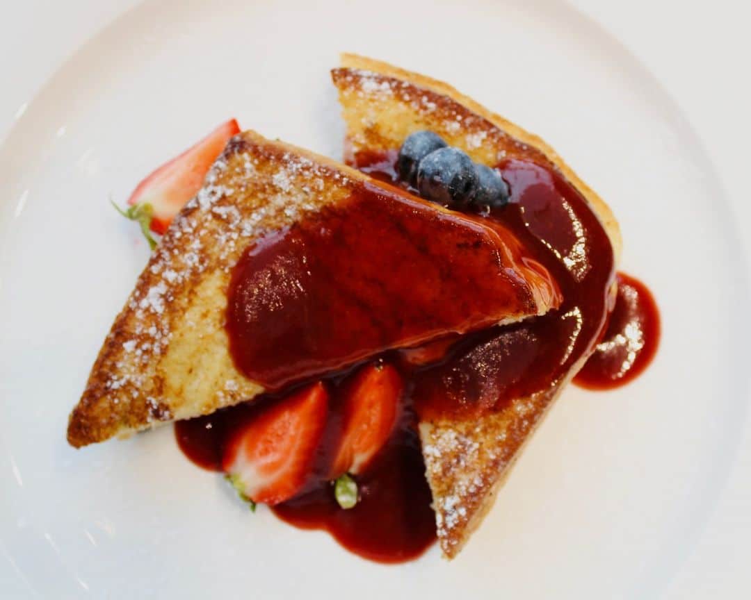 Try the cinnamon-infused French toast drizzled with Grade A maple syrup, powdered sugar, and fresh berry coulis! Photo credit: @pantages.hotel on Instagram